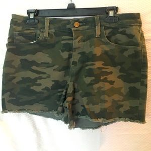 UNIVERSAL THREAD | High Rise Midi Pink Shorts Size: 12/31